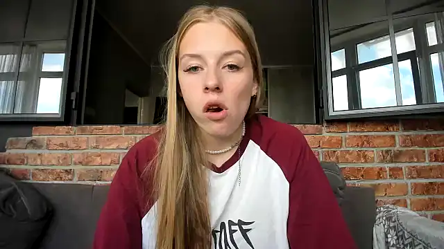 Snapshot of AnnNorriss chatting on September 20, 2025, 9:10 am AnnNorriss online show from September 20, 2025, 9:10 am