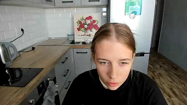 Snapshot of AnnNorriss chatting on October 20, 2025, 10:38 am AnnNorriss online show from October 20, 2025, 10:38 am