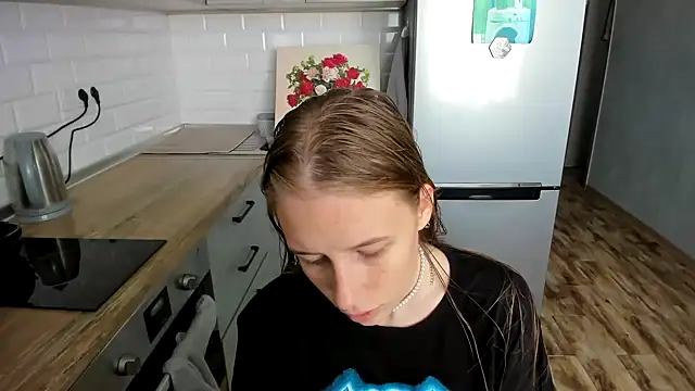 Snapshot of AnnNorriss chatting on October 30, 2025, 11:44 am AnnNorriss online show from October 30, 2025, 11:44 am