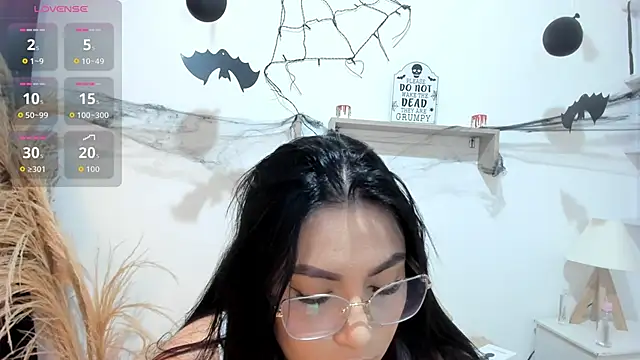 emily-777 online show from October 28, 2025, 11:18 pm