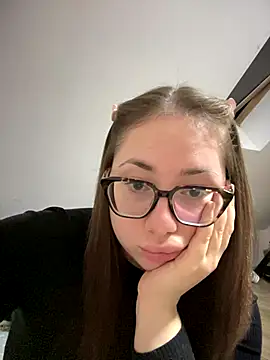 Snapshot of May_Alisa chatting on September 28, 2025, 6:57 pm May Alisa online show from September 28, 2025, 6:57 pm