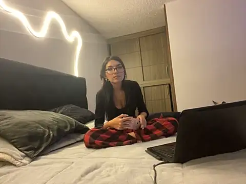 Snapshot of DesireLuxe chatting on September 27, 2025, 5:34 am DesireLuxe online show from September 27, 2025, 5:34 am