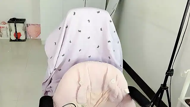 Annnnqi-77 online show from April 12, 2026, 7:13 am