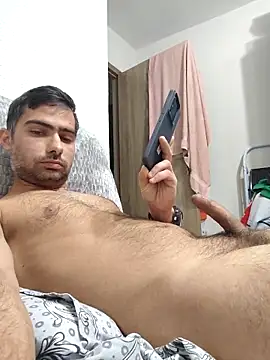 Snapshot of andreiiiii2025 chatting on February 20, 2025, 9:33 am andreiiiii2025 online show from February 20, 2025, 9:33 am