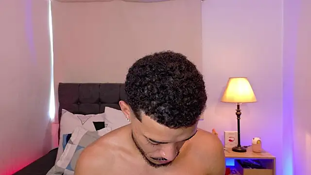 eross chipre  online show from March 12, 2026, 5:08 pm