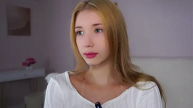 SunnivaCovil online show from November 30, 2025, 3:16 pm