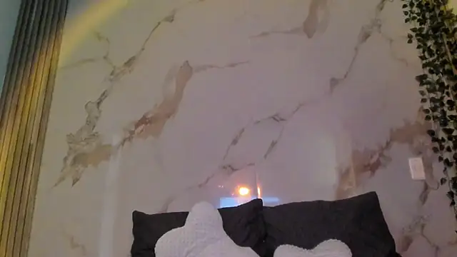 Snapshot of Little_Lau1 chatting on October 1, 2025, 7:53 pm Little Lau1 online show from October 1, 2025, 7:53 pm