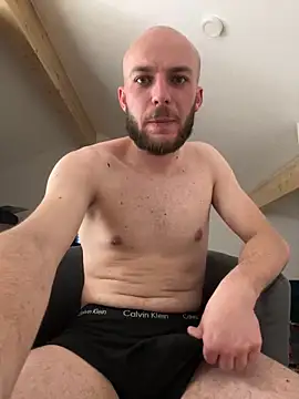 Snapshot of Mab380 chatting on March 10, 2025, 5:50 pm Mab380 online show from March 10, 2025, 5:50 pm