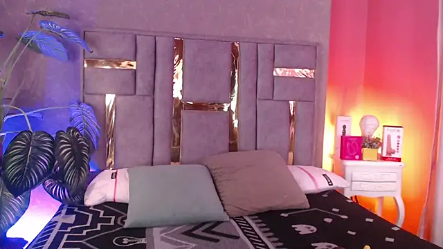 Tyla Ks online show from October 30, 2025, 7:36 pm