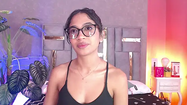 Tyla Ks online show from November 14, 2025, 7:34 pm