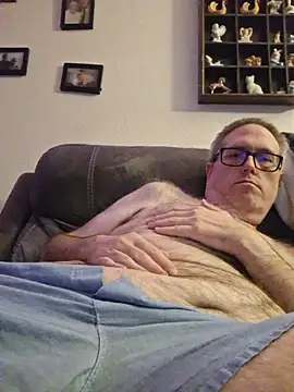 Snapshot of Smallone327 chatting on March 16, 2026, 6:17 am Smallone327 online show from March 16, 2026, 6:17 am