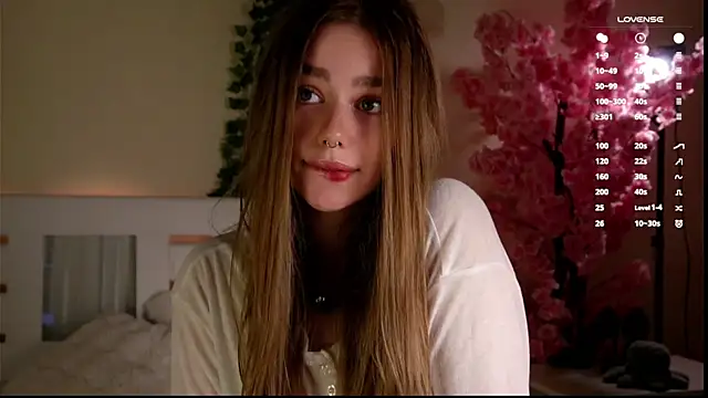Snapshot of EmilaMills chatting on May 24, 2026, 12:15 am EmilaMills online show from May 24, 2026, 12:15 am