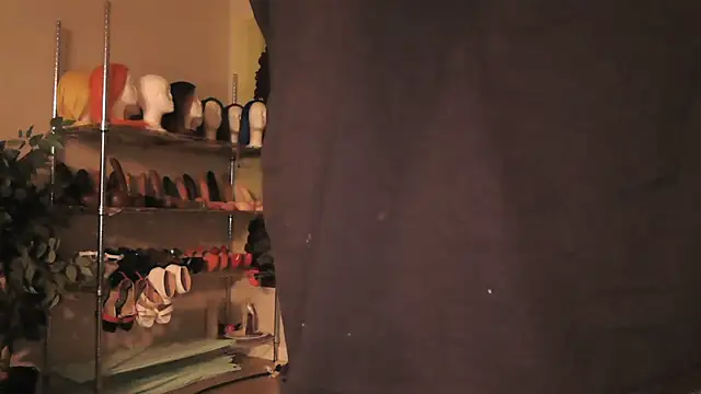 Queenanitadix online show from September 26, 2025, 2:15 am