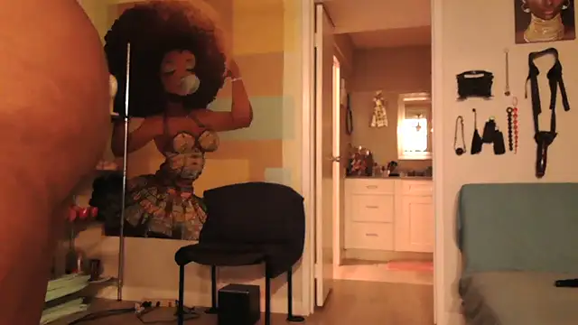 Queenanitadix online show from September 28, 2025, 5:02 am