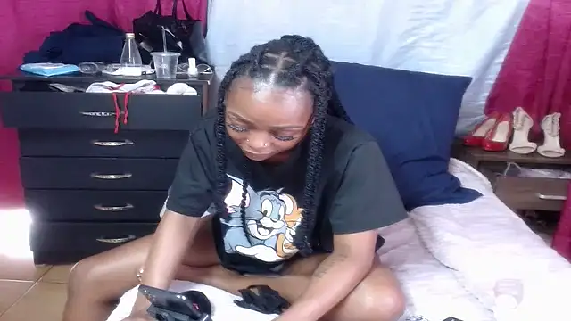 xxTatiannaxx online show from October 30, 2025, 2:18 pm