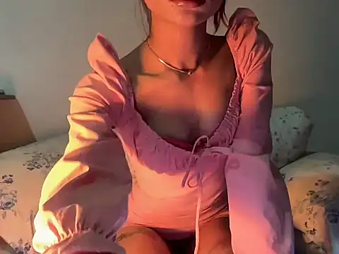  luckylips online show from March 25, 2026, 12:22 pm