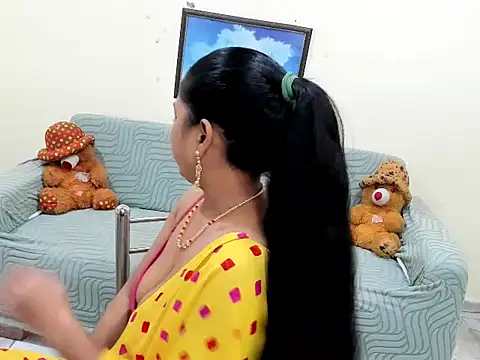 leahgotiii online show from December 18, 2025, 3:18 pm