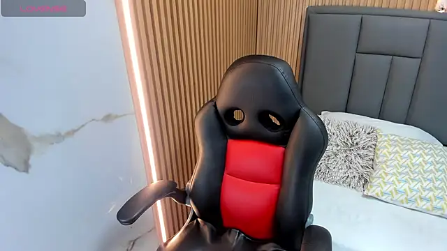 MEGANZARICK online show from November 8, 2025, 3:18 am