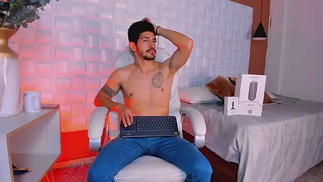 Snapshot of AlejandroStormm chatting on February 23, 2025, 9:05 pm AlejandroStormm online show from February 23, 2025, 9:05 pm