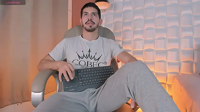 AlejandroStormm online show from March 4, 2026, 10:49 pm