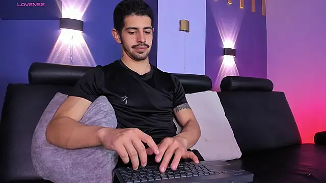 Snapshot of AlejandroStormm chatting on June 7, 2026, 5:44 am AlejandroStormm online show from June 7, 2026, 5:44 am