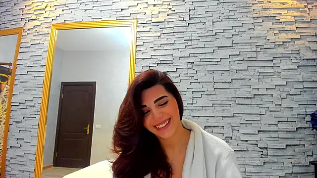 Bella Posh online show from February 26, 2025, 6:58 am