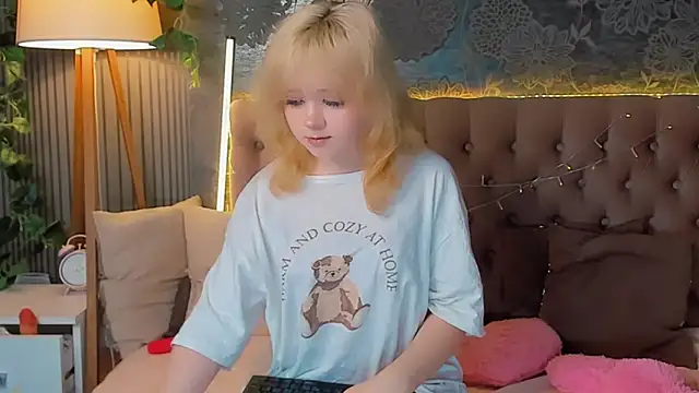 EmilyAngells online show from March 20, 2026, 7:02 am