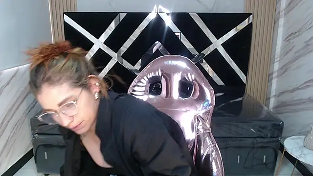 Angeles v online show from March 9, 2025, 6:43 pm