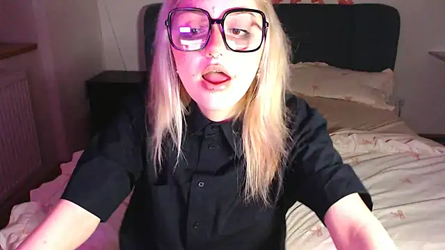 KimiSakura online show from April 7, 2026, 6:30 pm