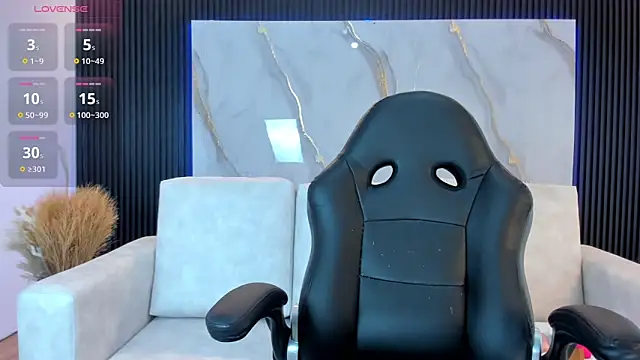 Ivaannaa  online show from November 6, 2025, 2:51 pm