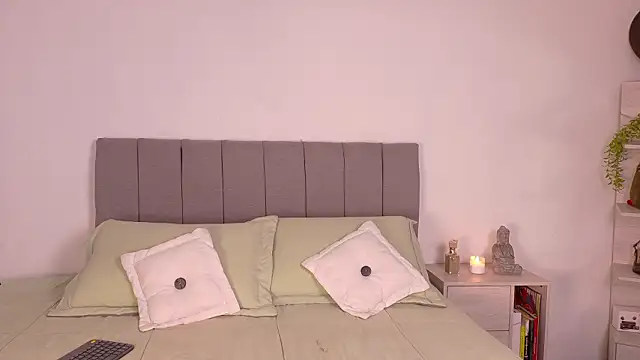 Snapshot of zarahCute chatting on February 14, 2026, 6:32 am zarahCute online show from February 14, 2026, 6:32 am