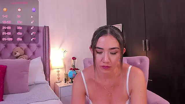 natashaleightt online show from September 25, 2025, 2:26 am