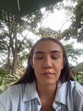 natashaleightt online show from April 10, 2026, 8:02 pm