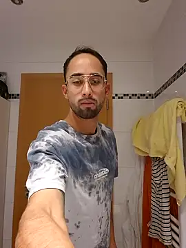 Snapshot of Fratello27 chatting on February 21, 2025, 1:11 am Fratello27 online show from February 21, 2025, 1:11 am