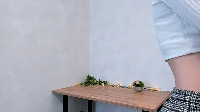 Snapshot of FloraEves chatting on March 1, 2025, 7:19 am FloraEves online show from March 1, 2025, 7:19 am