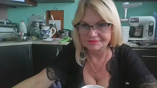 Snapshot of Heidi-Helga chatting on September 11, 2025, 6:35 am Heidi-Helga online show from September 11, 2025, 6:35 am