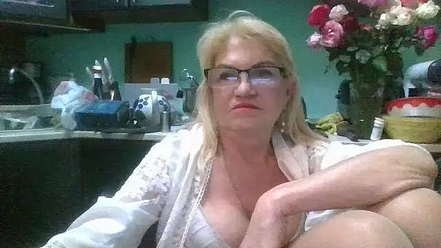 Snapshot of Heidi-Helga chatting on October 6, 2025, 7:22 pm Heidi-Helga online show from October 6, 2025, 7:22 pm