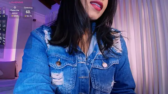 Snapshot of hannah_thomson_ chatting on March 3, 2025, 7:39 pm hannah thomson  online show from March 3, 2025, 7:39 pm