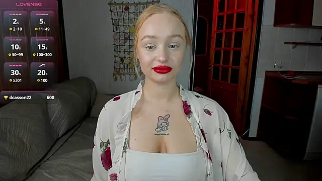 cutee selena online show from March 9, 2025, 8:10 pm