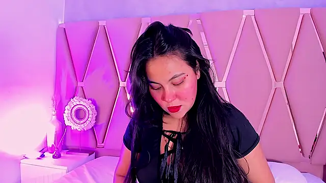 Snapshot of Emily_Black1 chatting on February 6, 2026, 12:04 am Emily Black1 online show from February 6, 2026, 12:04 am