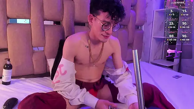 ValentinoMoreti online show from March 14, 2025, 5:05 am