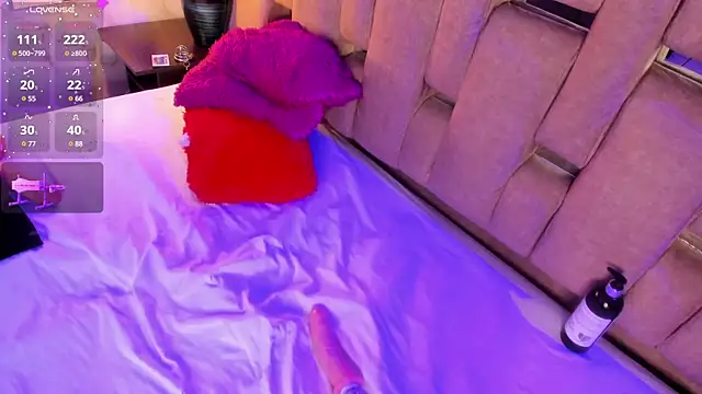 ValentinoMoreti online show from March 15, 2025, 8:04 am