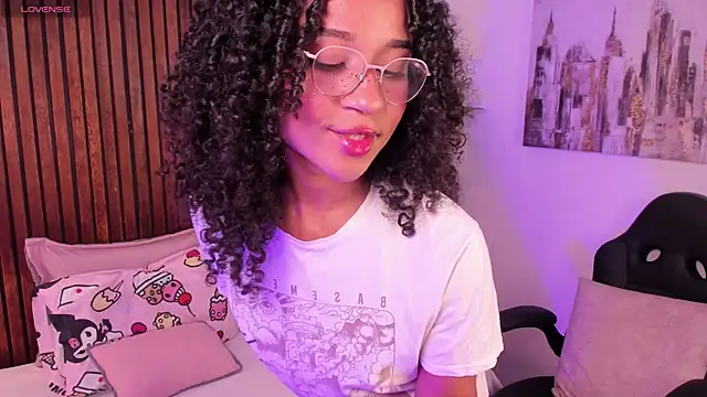 Snapshot of Layla_Clarke chatting on September 18, 2025, 7:49 pm Layla Clarke online show from September 18, 2025, 7:49 pm