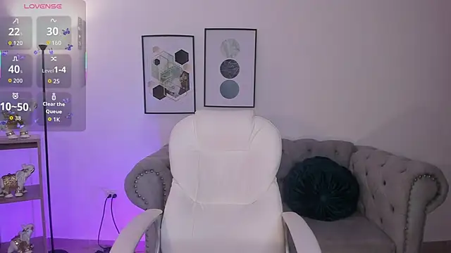 Ivyy Moon  online show from December 23, 2025, 4:43 am