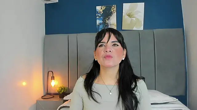 laura hotties online show from October 24, 2025, 1:07 pm