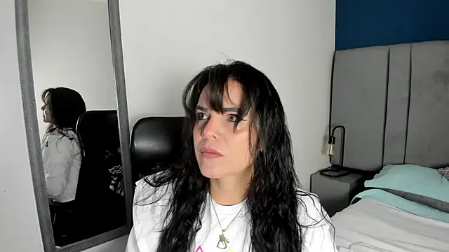 laura hotties online show from January 10, 2026, 1:02 pm