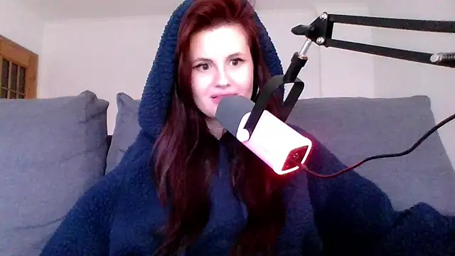 Della Ideal online show from March 7, 2025, 5:49 pm