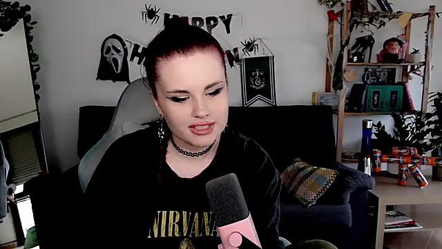 Della Ideal online show from November 3, 2025, 8:59 am