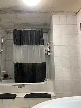 Snapshot of rogerdik76 chatting on February 9, 2026, 6:17 am rogerdik76 online show from February 9, 2026, 6:17 am