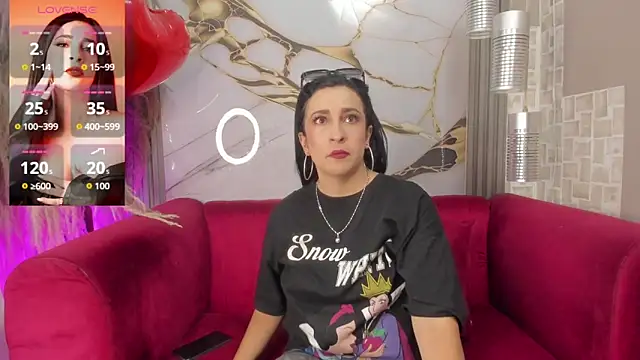 Snapshot of Bella_williamss_ chatting on February 18, 2026, 7:32 pm Bella williamss online show from February 18, 2026, 7:32 pm